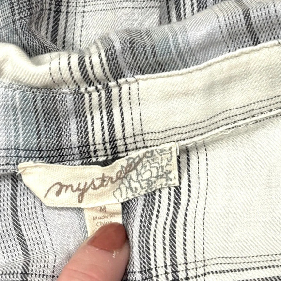 Mysteree Plaid Tunic - Picture 4 of 4